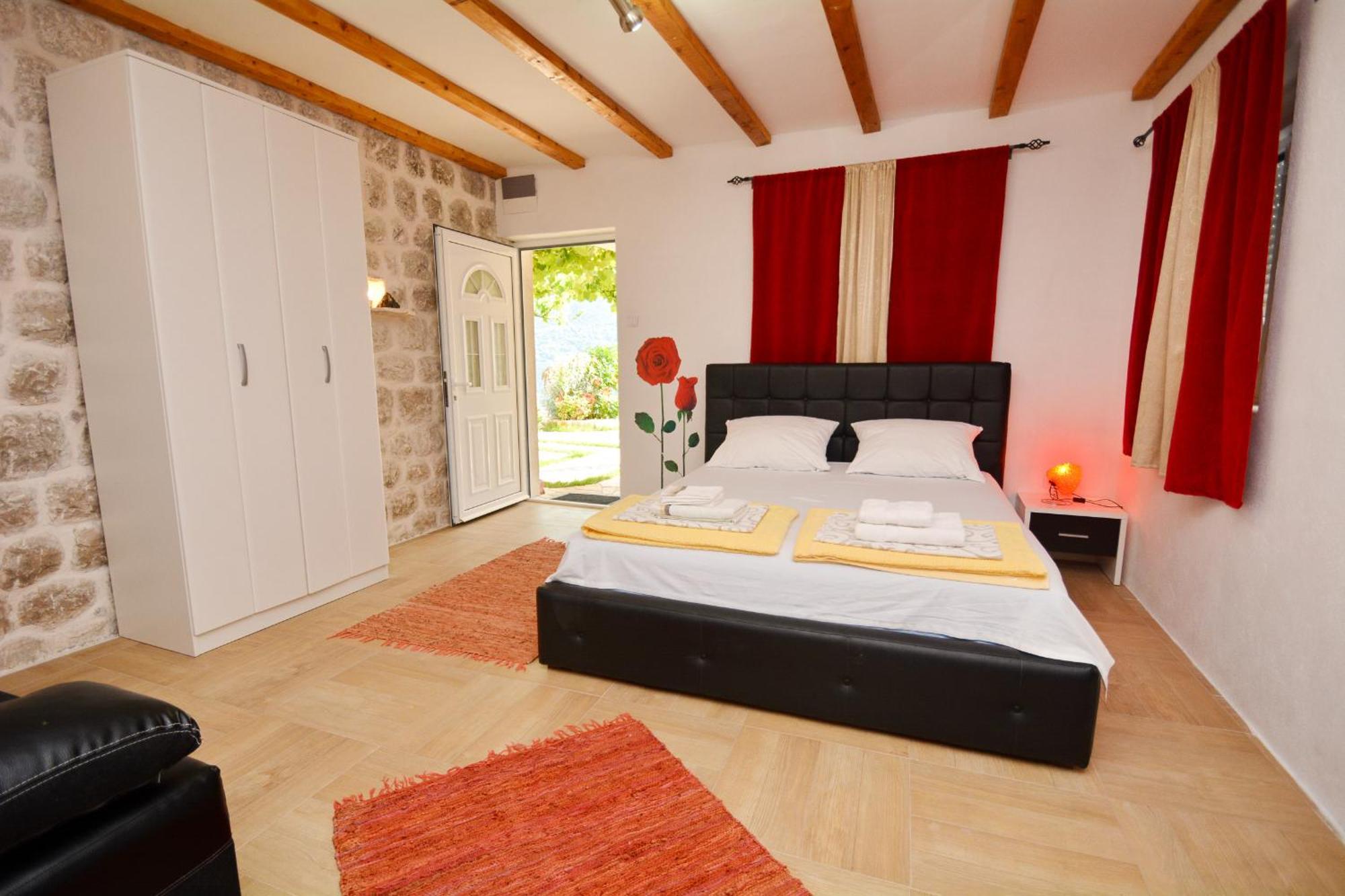 Apartments Krivokapic Perast Bilik gambar